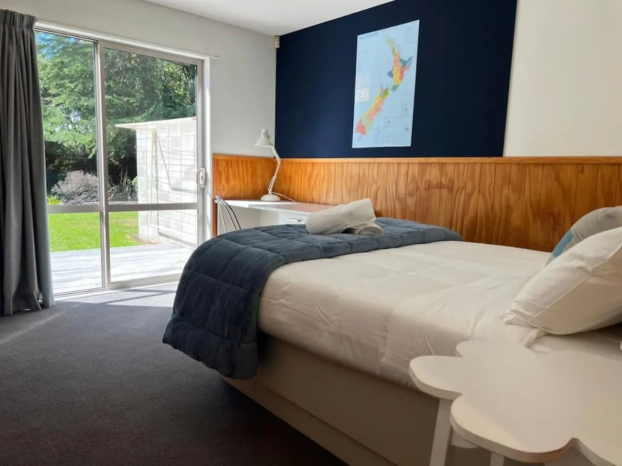 Spacious Suburban Hideaway Christchurch Holiday home