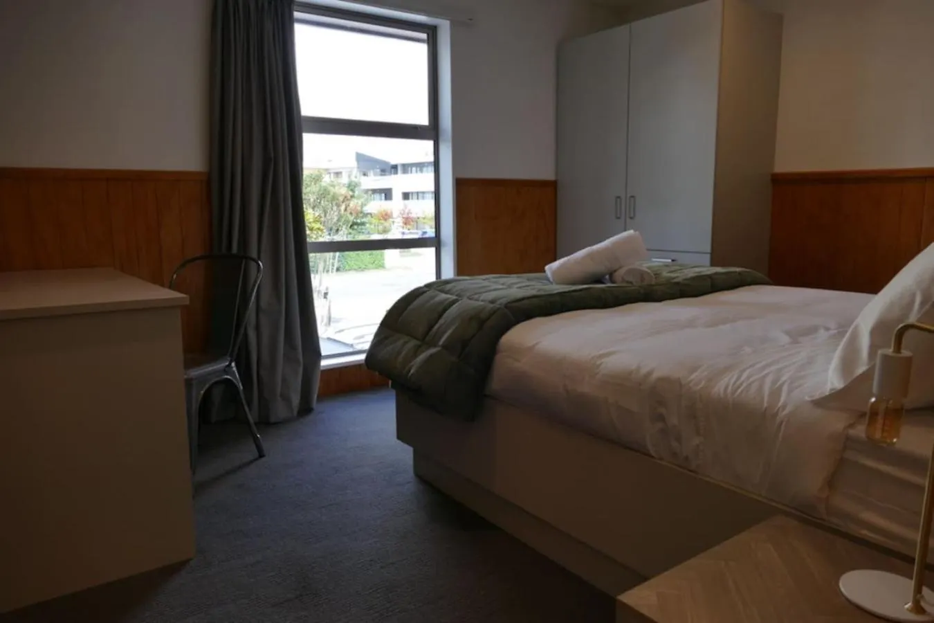 Spacious Suburban Hideaway Christchurch